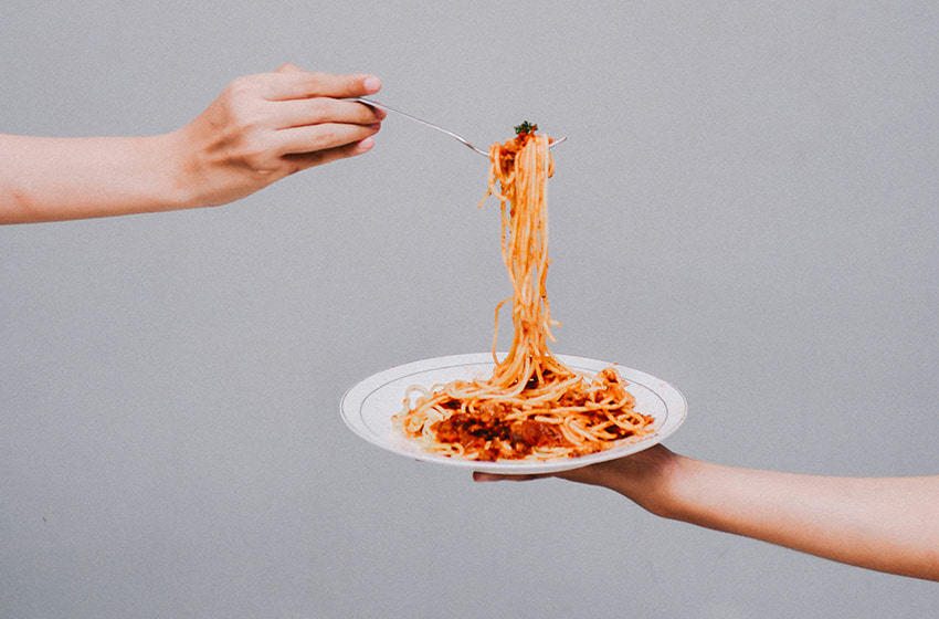 Czy spaghetti naprawdę jedzono rękami?