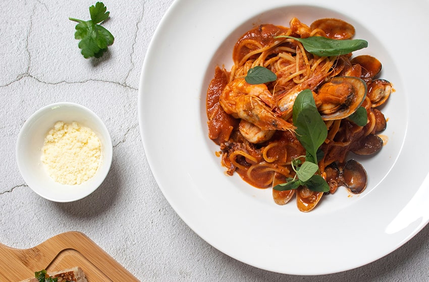 Kiedy spaghetti stało się popularne we Włoszech?